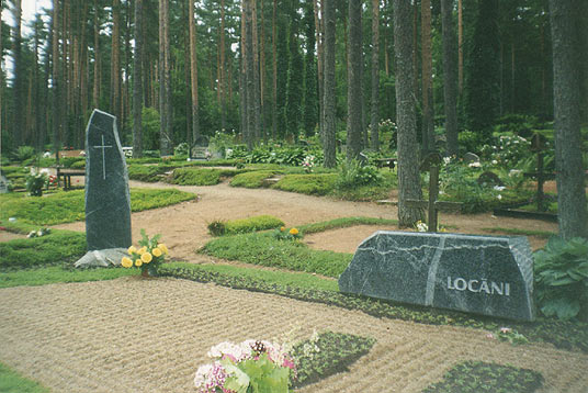 Памятники для могил из пиленных каменных плит